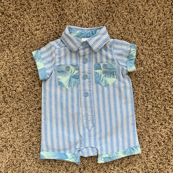 •Romper Lot• - Picture 3 of 4